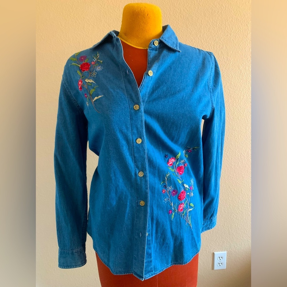 Victoria Jones 100% Cotton Embroidered Button Down Top